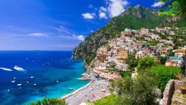 Il fascino della Costiera Amalfitana in scooter