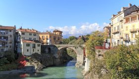 A Biella fra antichi giardini e rododendri