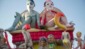 Carnevale di Viareggio: il programma e le tradizioni delle maschere in Versilia