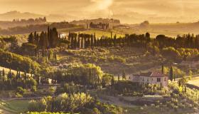 Val d’Orcia, armonie toscane: cittadine d’arte e armoniose colline