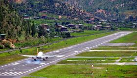 Ecco cosa si prova ad atterrare nell’aeroporto più pericoloso al mondo