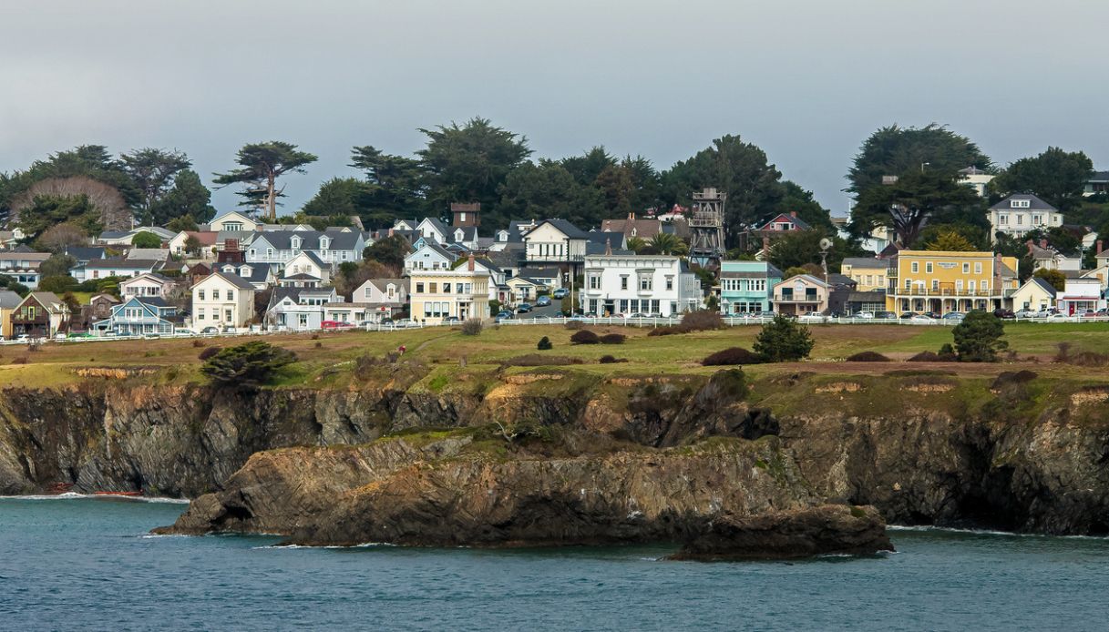 Vista della città di Mendocino, in California, in inverno