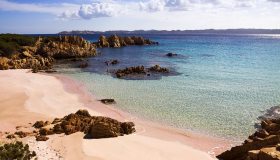 Budelli, nessuno la vuole: è mistero sul destino della spiaggia rosa