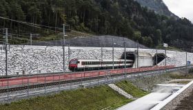 Apre il Gottardo, il tunnel dei record. I numeri e la storia