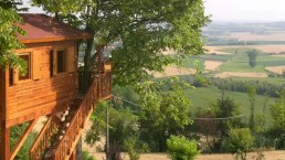 Sogni di dormire in una casetta sugli alberi? In Piemonte la troverai