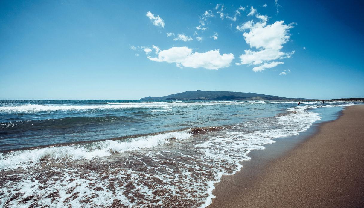 Spiaggia Nera della Torba, Toscana