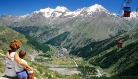 Sciare in estate a Saas Fee con tutta la famiglia