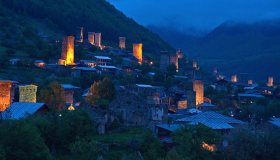 Georgia, la storia delle case-torri tra le montagne del Caucaso
