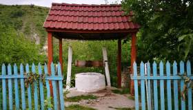 Il villaggio azzurro che sembra uscito dalle fiabe