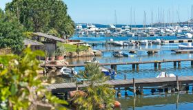 Cosa fare a Cannigione: un tuffo nel blu della Costa Smeralda