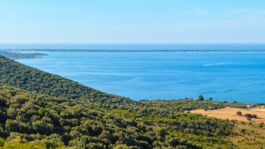 Un giorno al Lago di Varano, specchio magico del Gargano