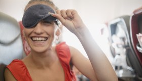 Dormire sull’aereo: il trucco per farlo con comodità