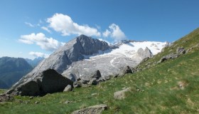 Cosa fare a Canazei, lo splendido borgo delle Dolomiti