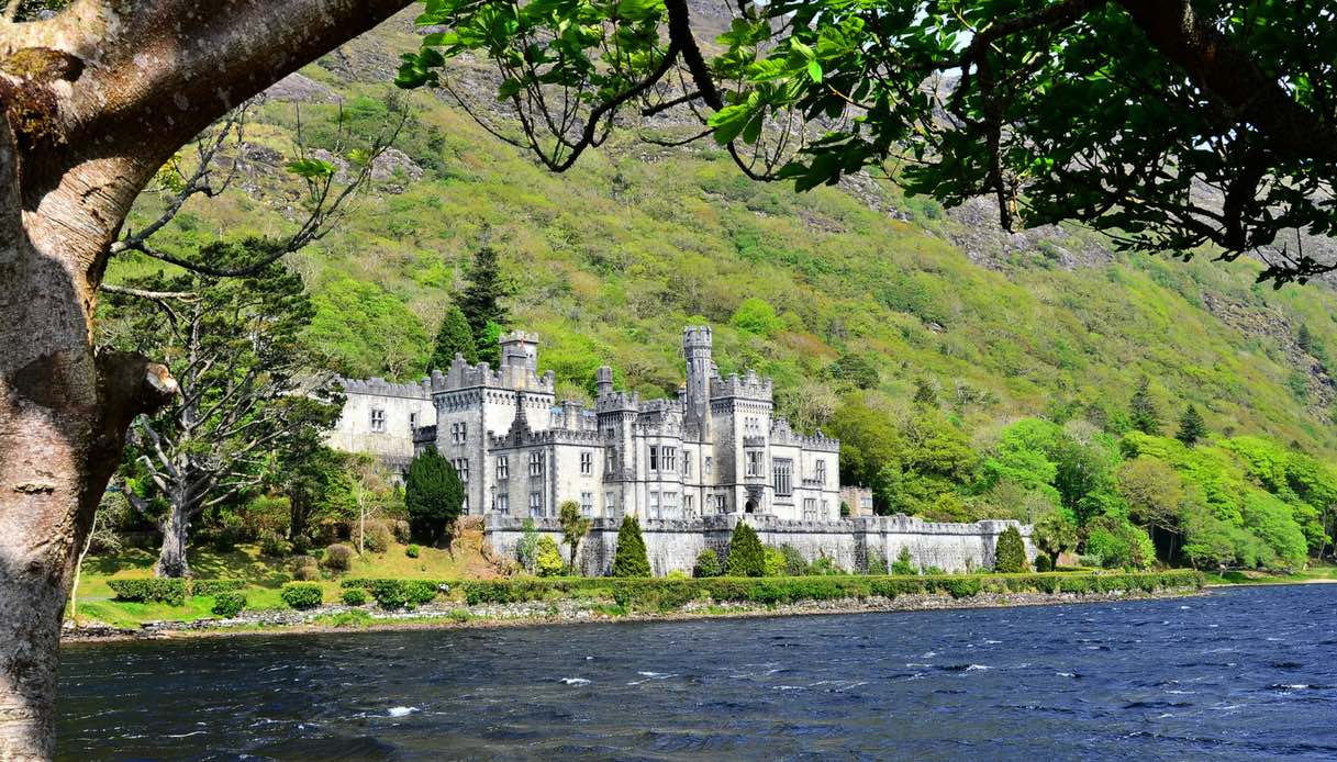 Kylemore Abbey: dove si trova e cosa vedere in quest’angolo di Irlanda