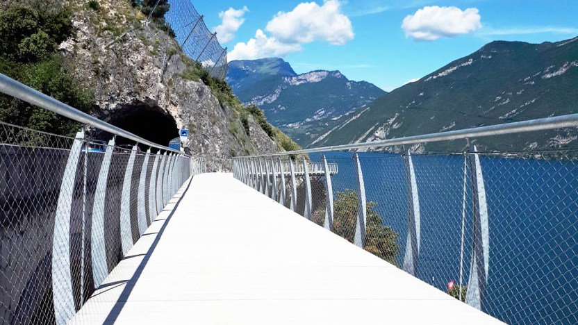 La pista ciclabile sul Lago di Garda, la più bella d’Europa
