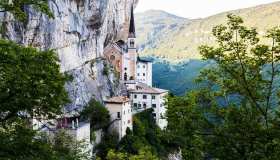 Madonna della Corona, il santuario italiano che toglie il fiato