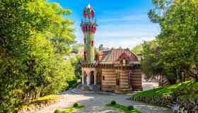 Nel nord della Spagna, c’è una bellissima opera di Gaudí che i turisti ignorano