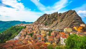 Pietrapertosa, il borgo della Basilicata perla delle Dolomiti Lucane