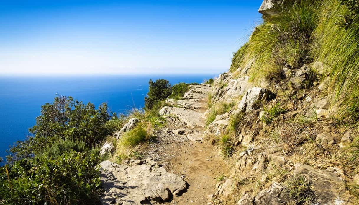 Lo splendido Sentiero degli Dei, il sentiero con vista sul mare, in Campania