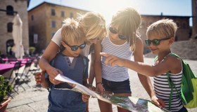 5 consigli per non spendere troppo quando si viaggia in famiglia