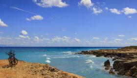 La nuova pista ciclabile della Puglia lungo la costa mozzafiato