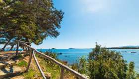 Santa Maria Navarrese, il borgo sardo che è un tripudio di colori