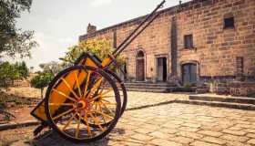 In cammino in Puglia, lungo il misterioso Limitone dei Greci