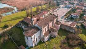 Grazie, il borgo lombardo che ospita uno splendido santuario