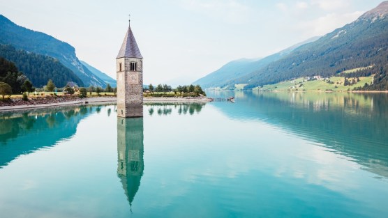 La spettrale Curon, la location dell’Alto Adige della nuova serie Netflix