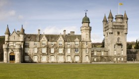 Come visitare Balmoral, la dimora inglese in cui la Regina ha invitato Meghan