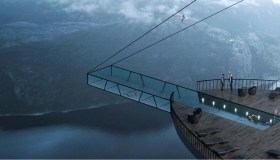L’hotel sospeso sul fiordo ha una piscina che si tuffa nel vuoto
