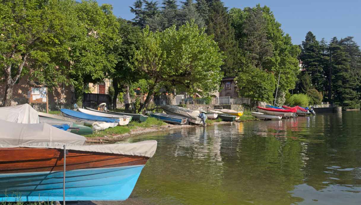 Lierna-lago-como-barche