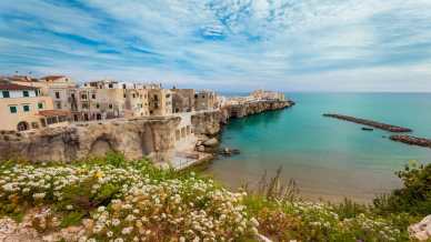 Vieste, il cuore candido del Gargano tra spiagge e leggende