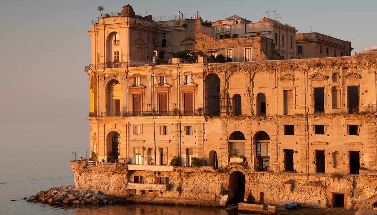 Alba a Napoli