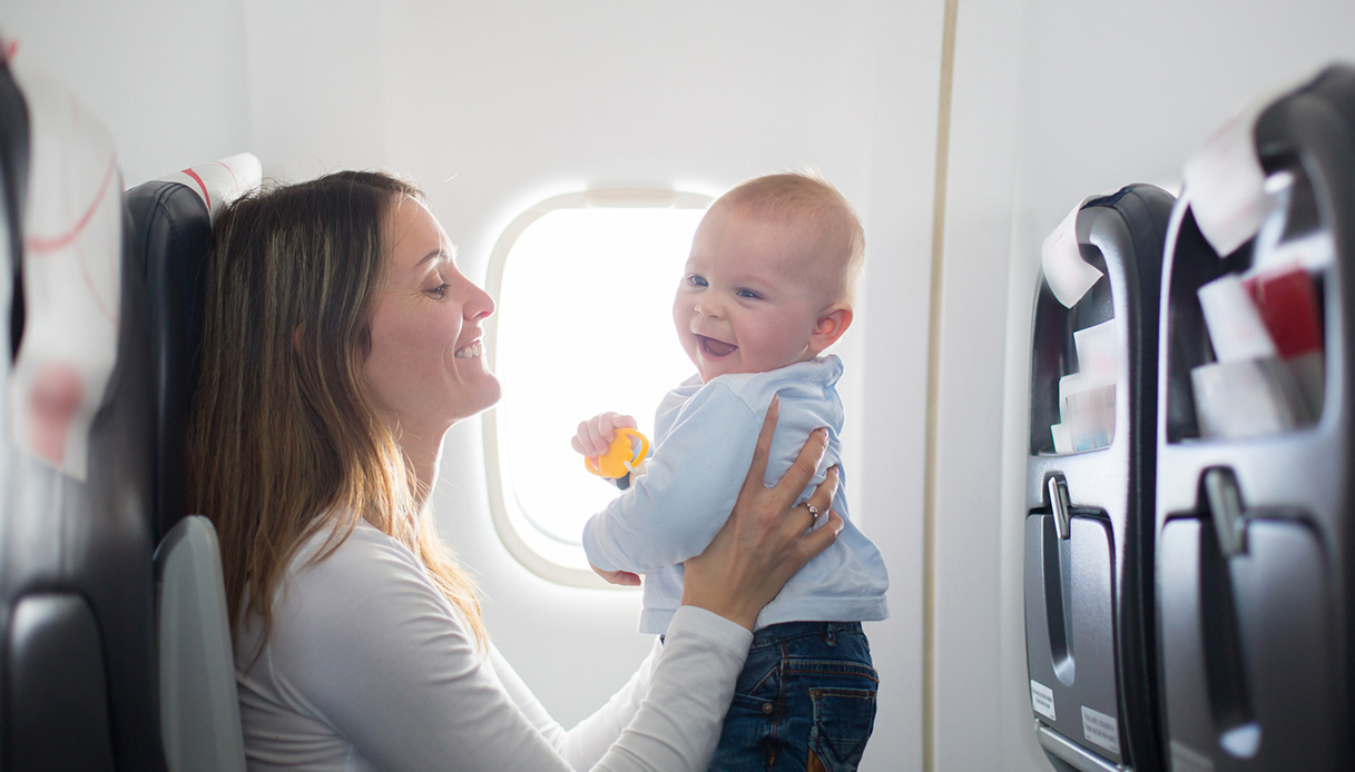 Bambino in volo