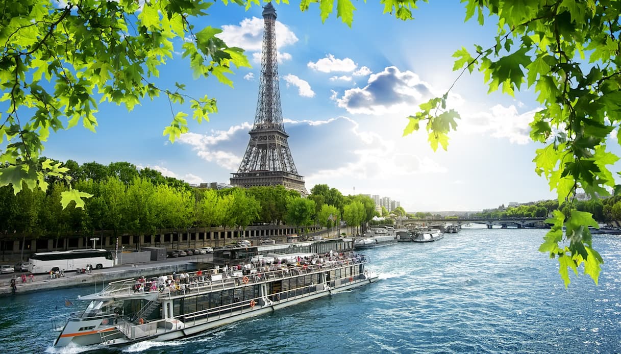 A bordo del bateau mouche lungo la Senna