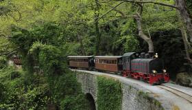 Il treno dei dipinti di De Chirico esiste davvero e funziona ancora