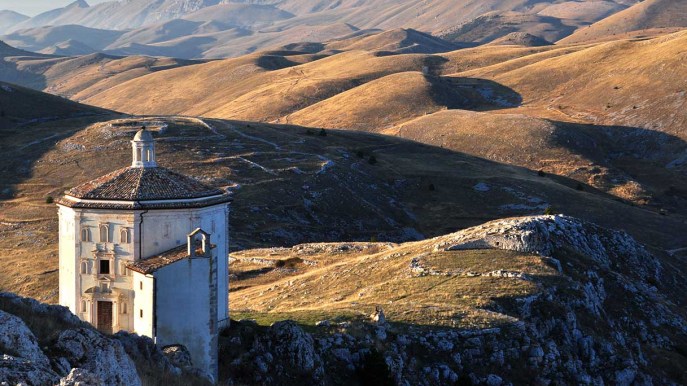 Questa chiesa dispersa nel nulla è bellissima