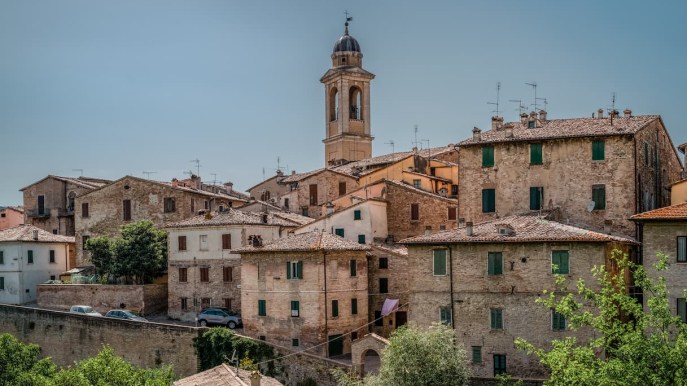 Urbania, viaggio nella città della Befana