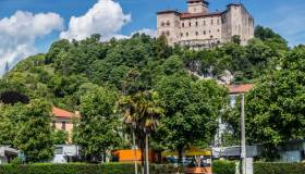 Angera, il romantico borgo lombardo sul Lago Maggiore
