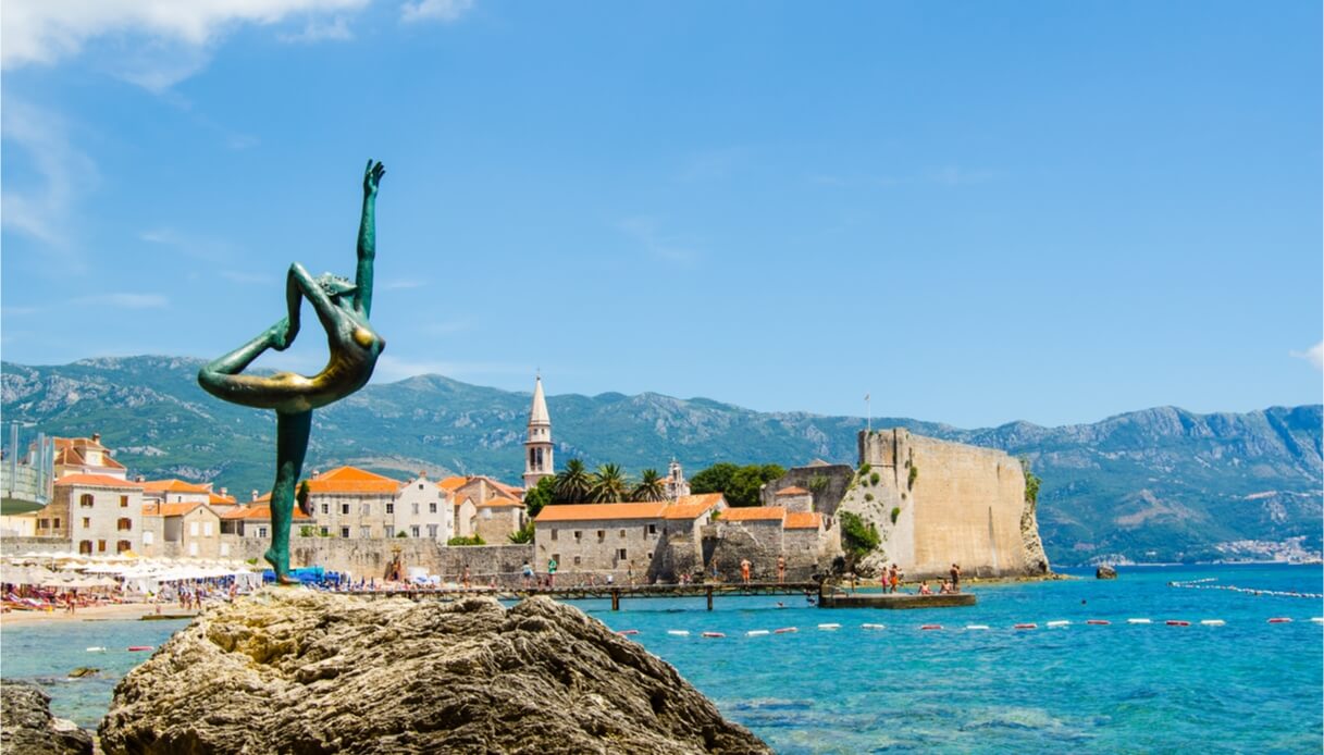 Budva, nel Montenegro, tra mare, relax e divertimento