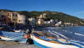 Laigueglia, il magico borgo ligure circondato dal mare