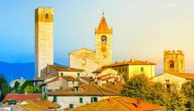La bellezza dei borghi e delle colline del Montalbano in Toscana