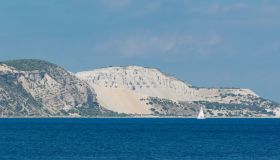 Viaggio a Gyali, la minuscola isola greca per cui bisogna chiedere un permesso