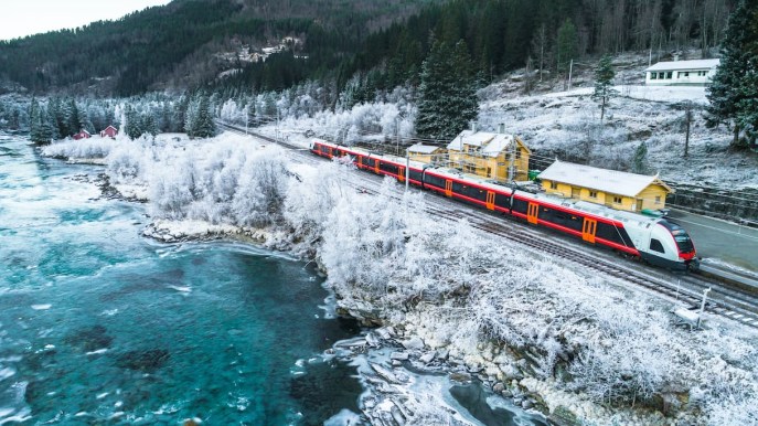Attraversare il Circolo Polare Artico in treno, un viaggio da favola