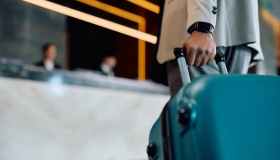 Imbarcare la valigia o spedirla? Ecco cos’è meglio fare, caso per caso