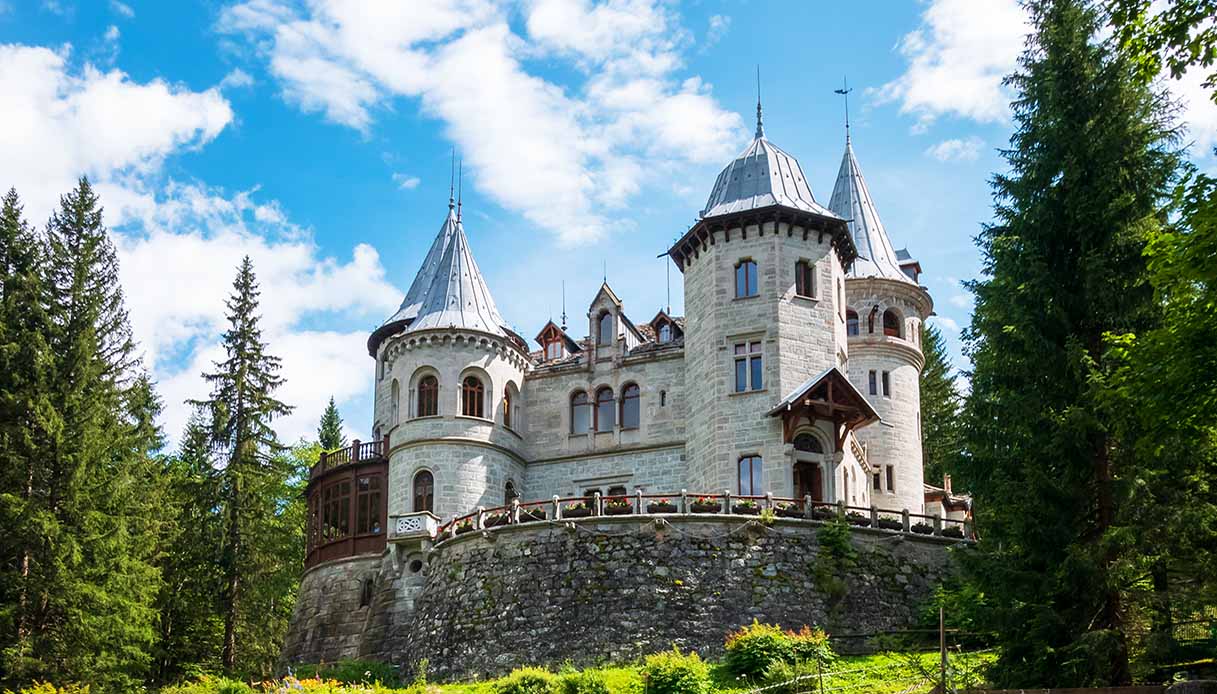 Castel Savoia di Gressoney, “il castello di Cenerentola” valdostano