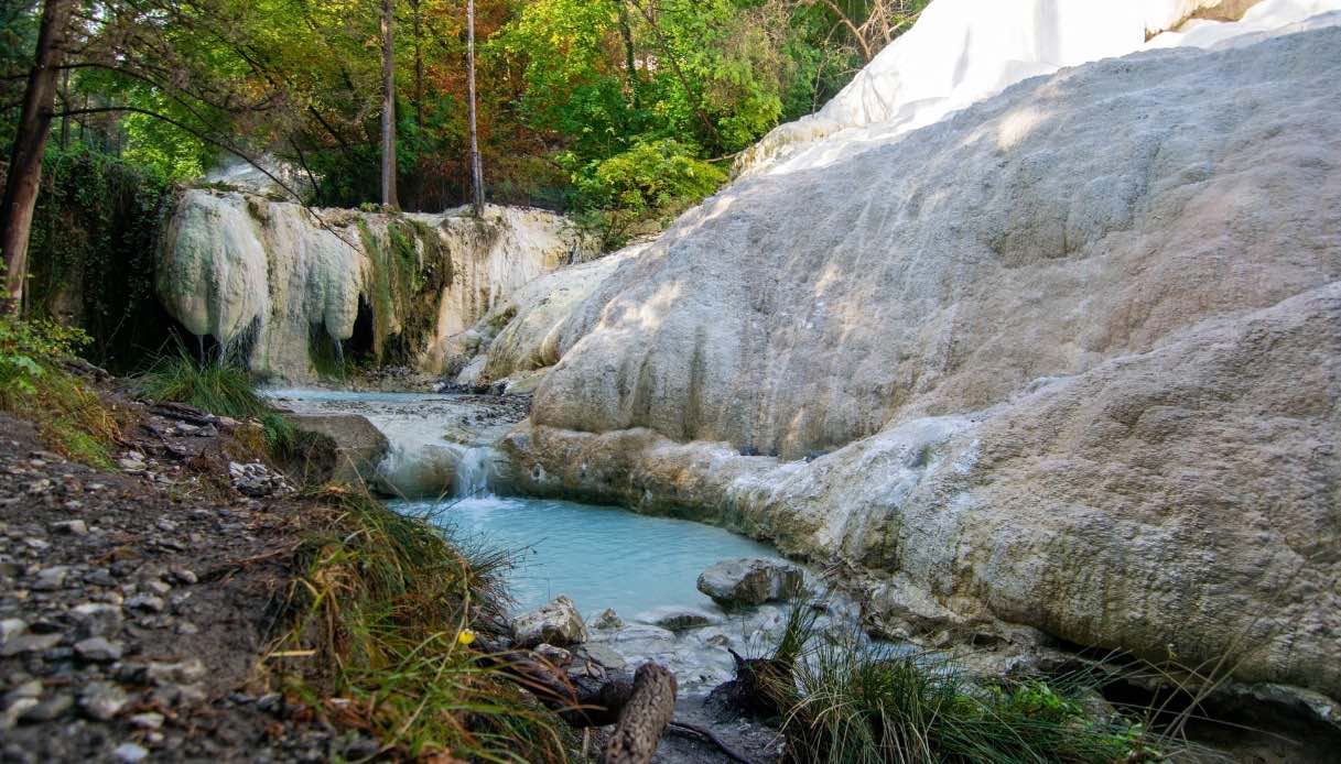 Le splendide terme libere dei Bagni San Filippo, in Toscana