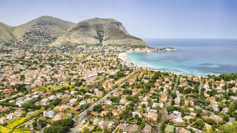 Mondello, perla siciliana: borgo e spiagge incantevoli