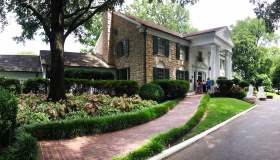 Visitare Graceland, la gigantesca villa dove visse Elvis Presley